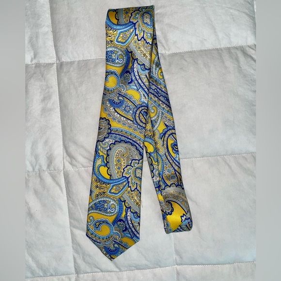 VanHeusen Tie - blue and yellow paisley! - Picture 2 of 2